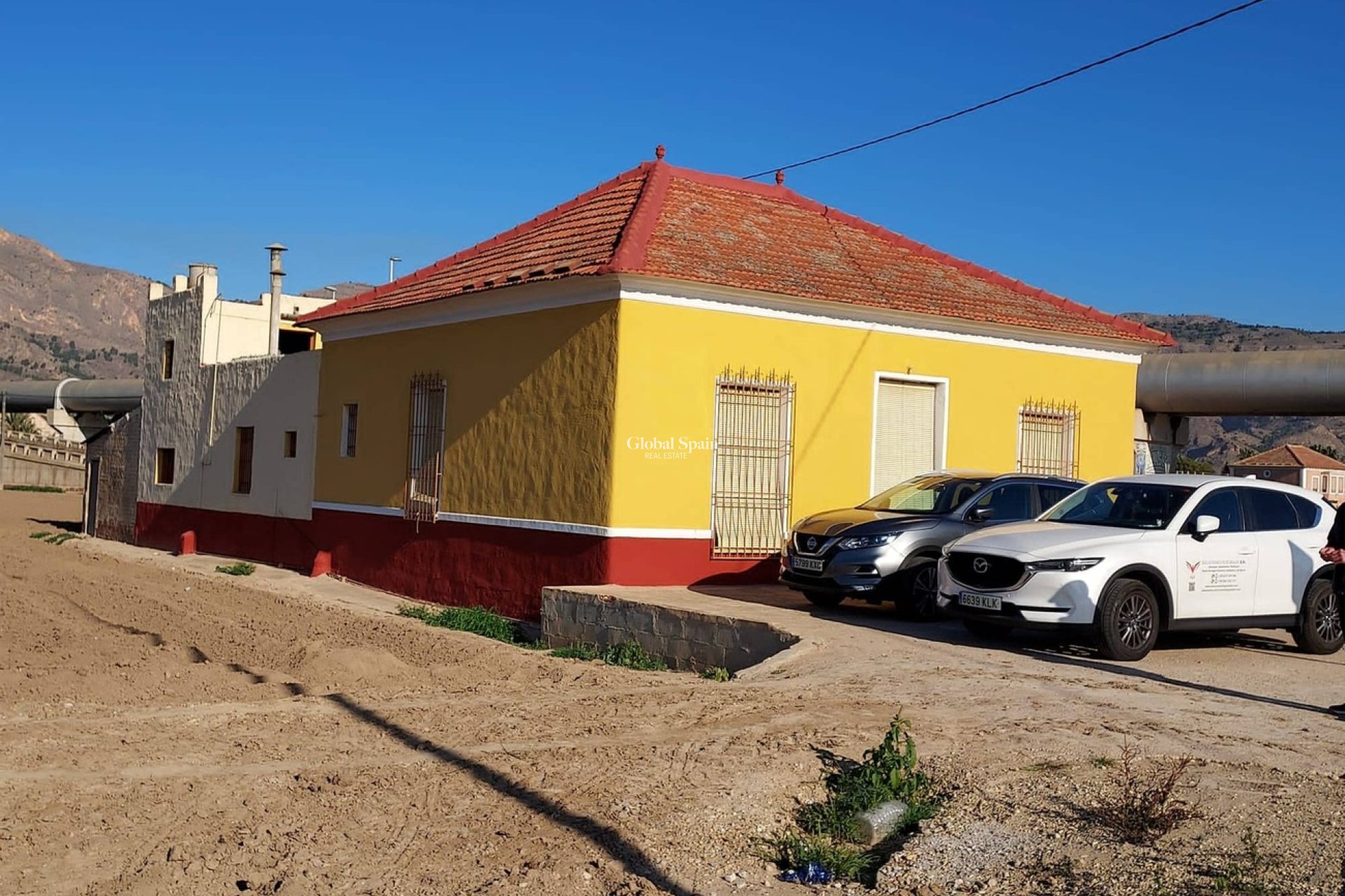 Odsprzedaż - DOM -
ORIHUELA - Desamparados