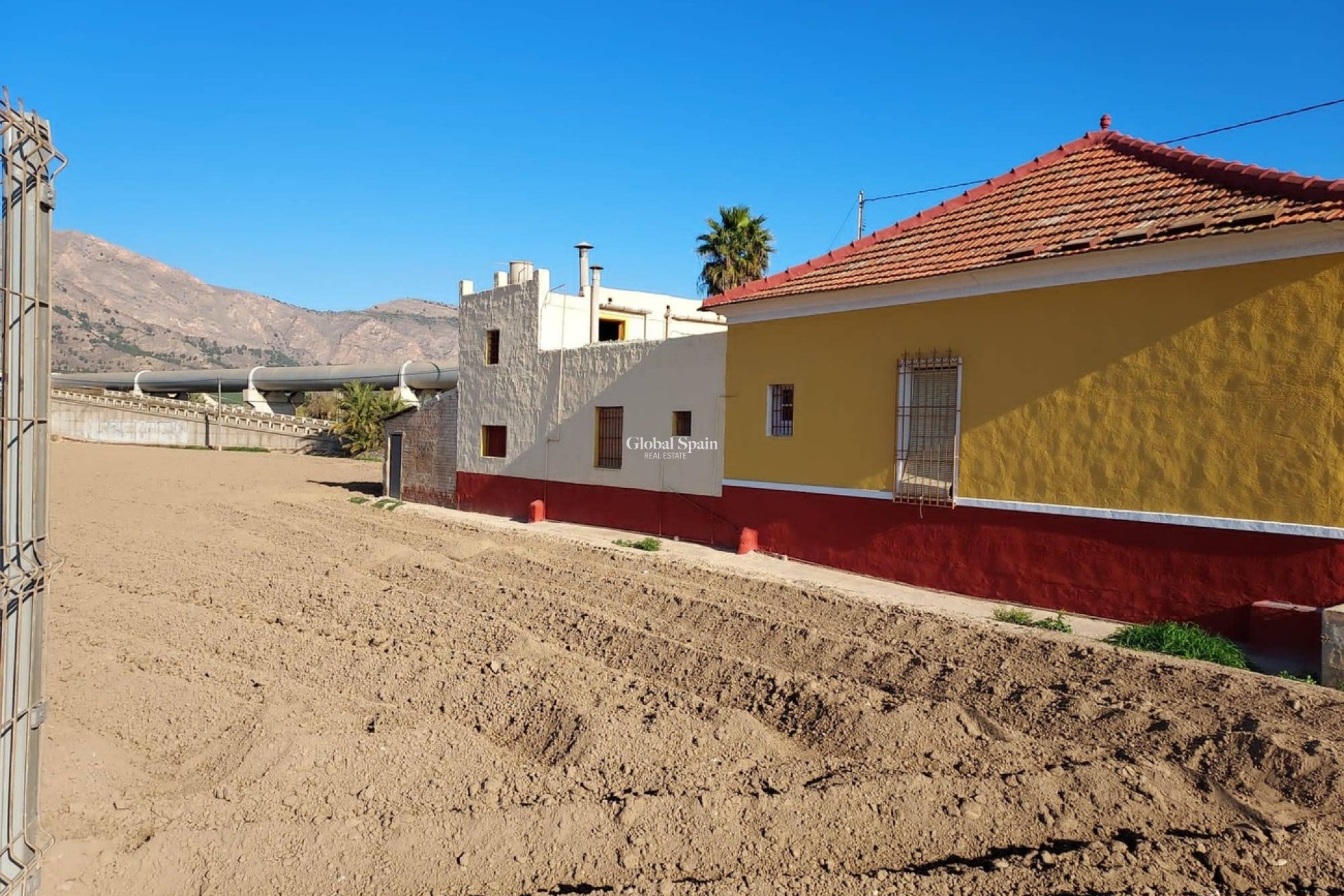 Odsprzedaż - DOM -
ORIHUELA - Desamparados