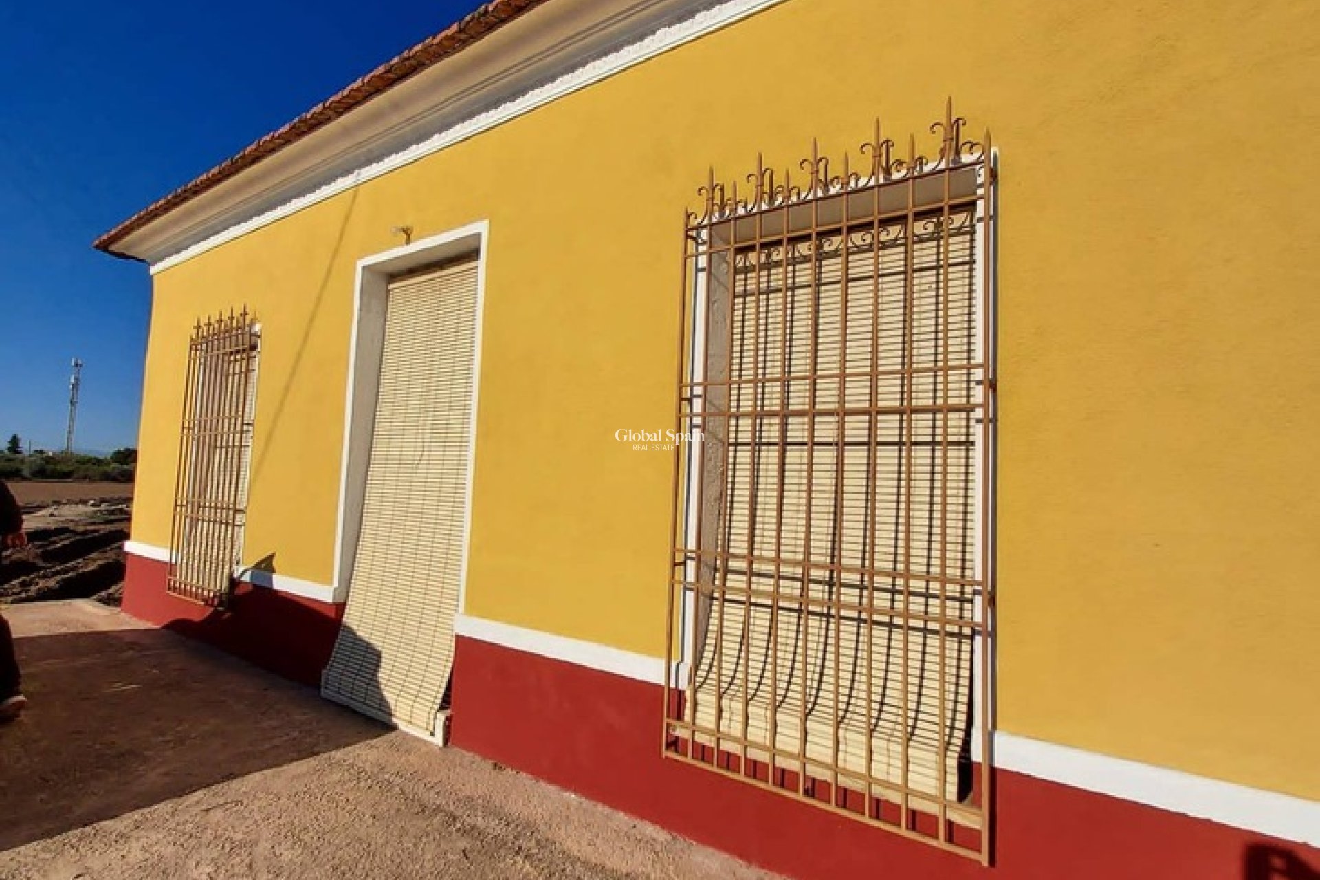 Odsprzedaż - DOM -
ORIHUELA - Desamparados