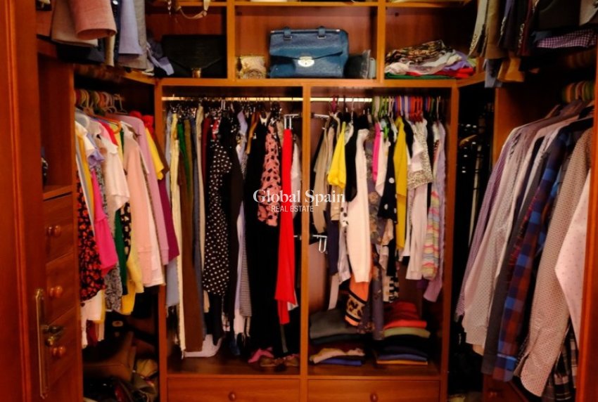 Odsprzedaż - DOM -
ORIHUELA - Inland