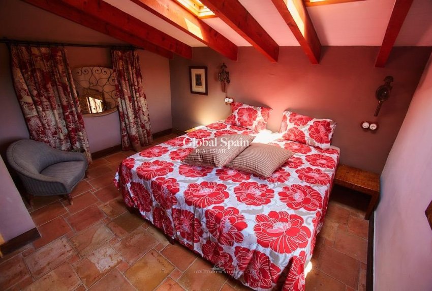 Odsprzedaż - DOM -
ORIHUELA - Inland