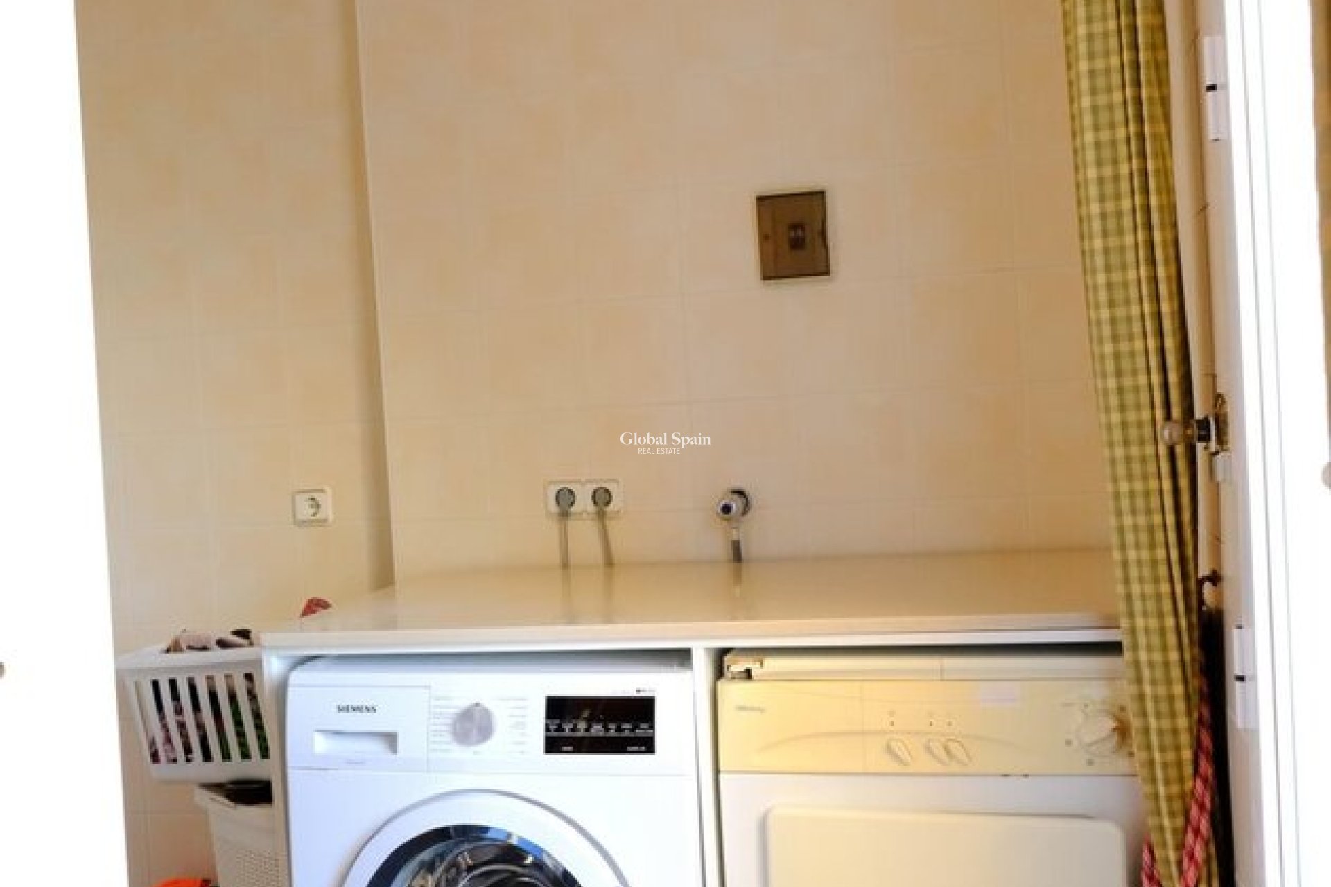 Odsprzedaż - DOM -
ORIHUELA - Inland