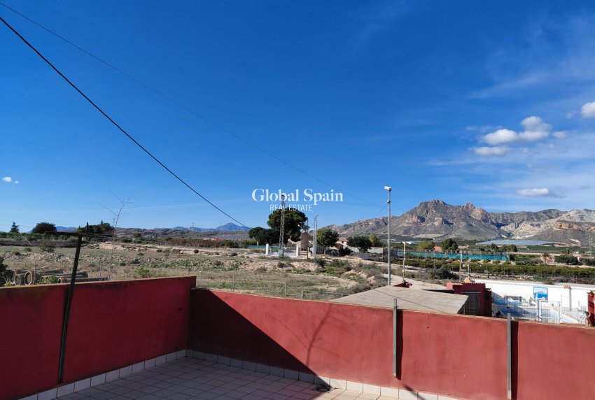 Odsprzedaż - DOM -
ORIHUELA - Inland