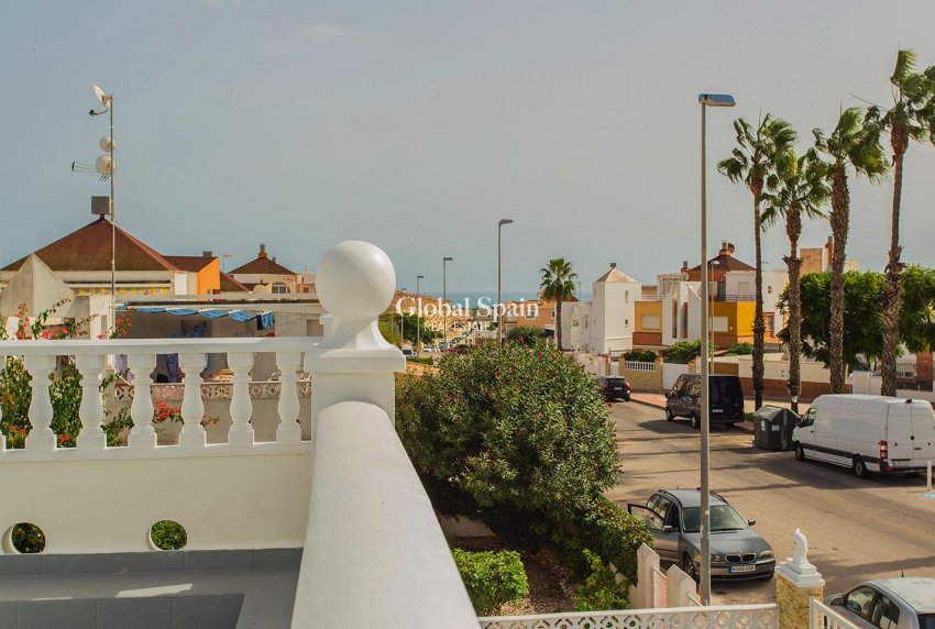 Odsprzedaż - DOM -
ORIHUELA - Urbanización Perla del Mar