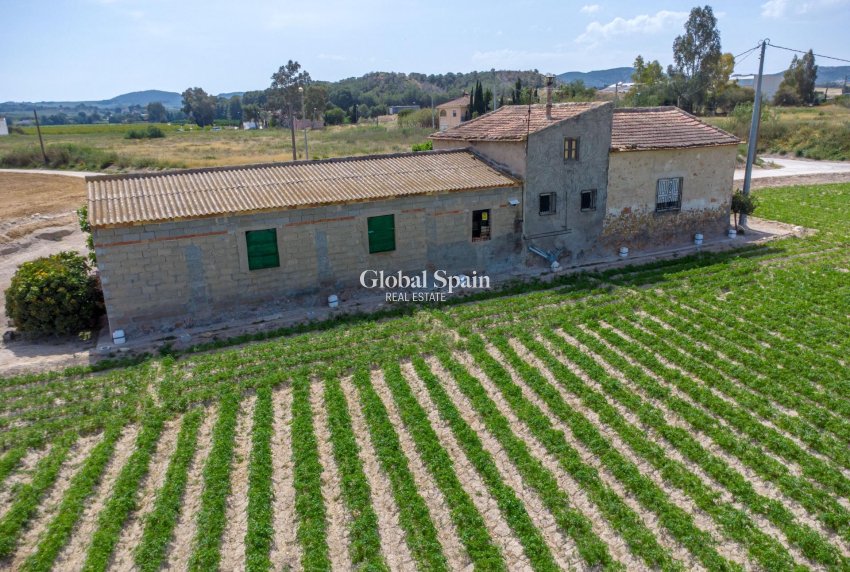 Odsprzedaż - DOM -
ORIHUELA - 