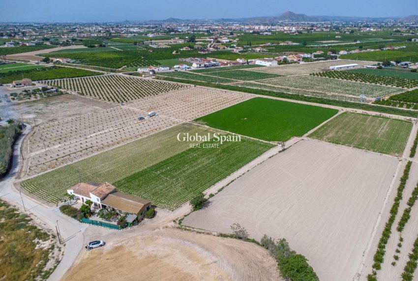 Odsprzedaż - DOM -
ORIHUELA - 