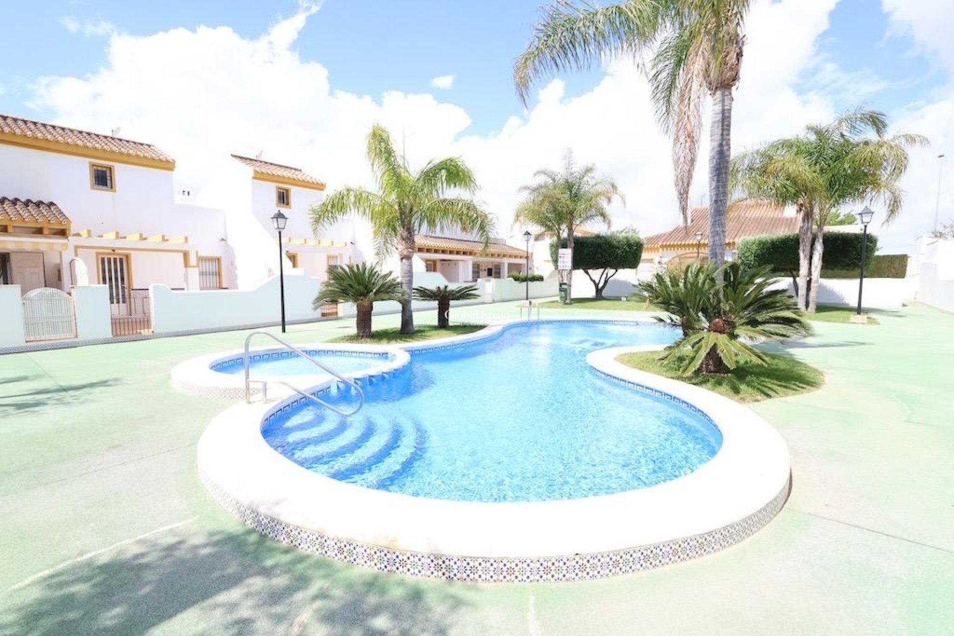 Odsprzedaż - DOM -
PILAR DE LA HORADADA - 