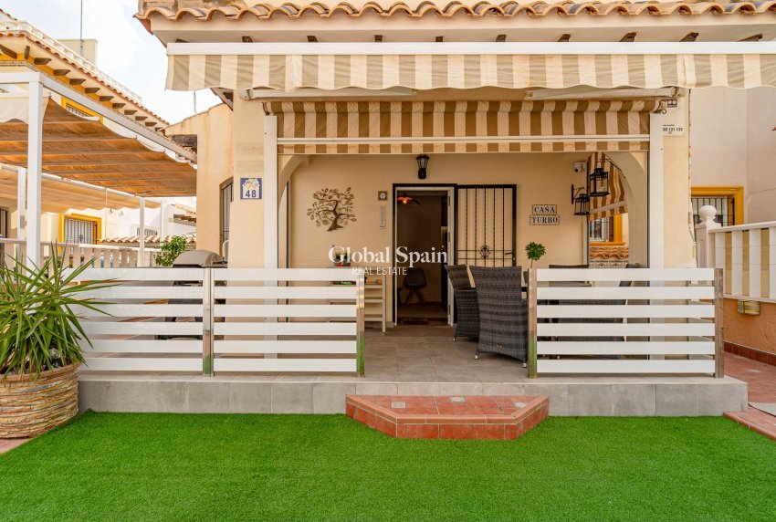 Odsprzedaż - Dom Quatro -
ORIHUELA COSTA - Lomas de Cabo Roig