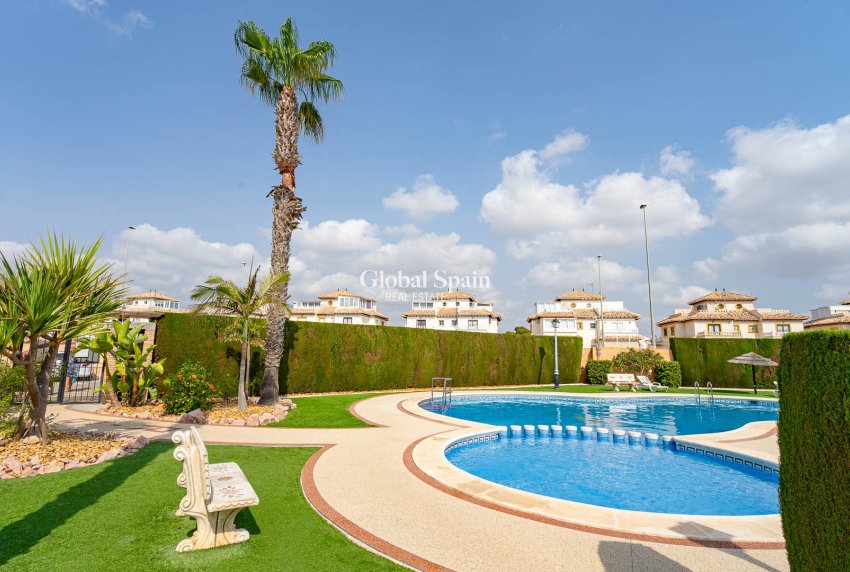 Odsprzedaż - Dom Quatro -
ORIHUELA COSTA - Lomas de Cabo Roig
