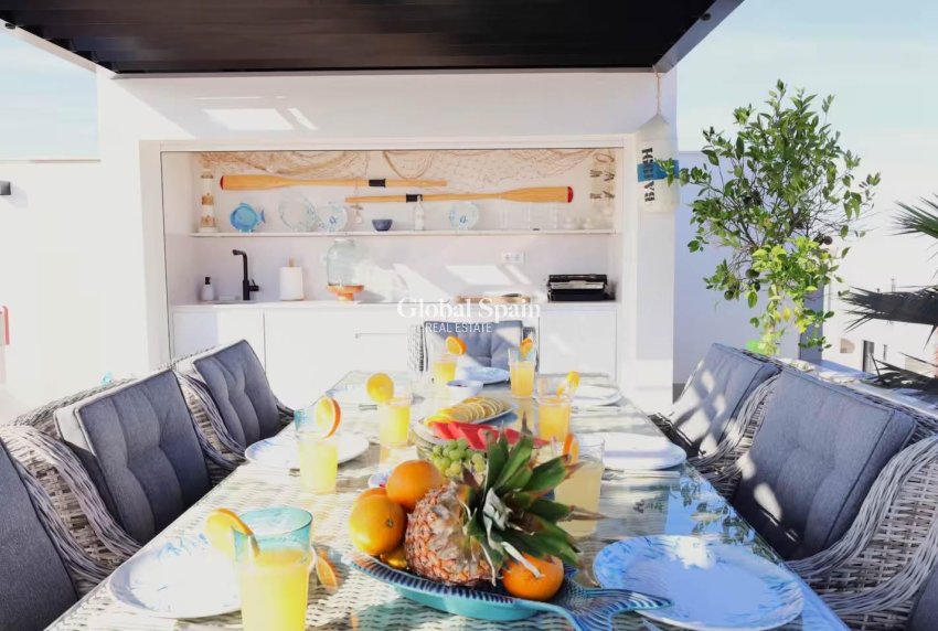 Odsprzedaż - Dom -
Santiago de la ribera - zona san blas