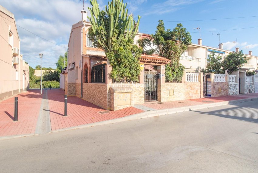 Odsprzedaż - Dom -
TORREVIEJA - Acequion