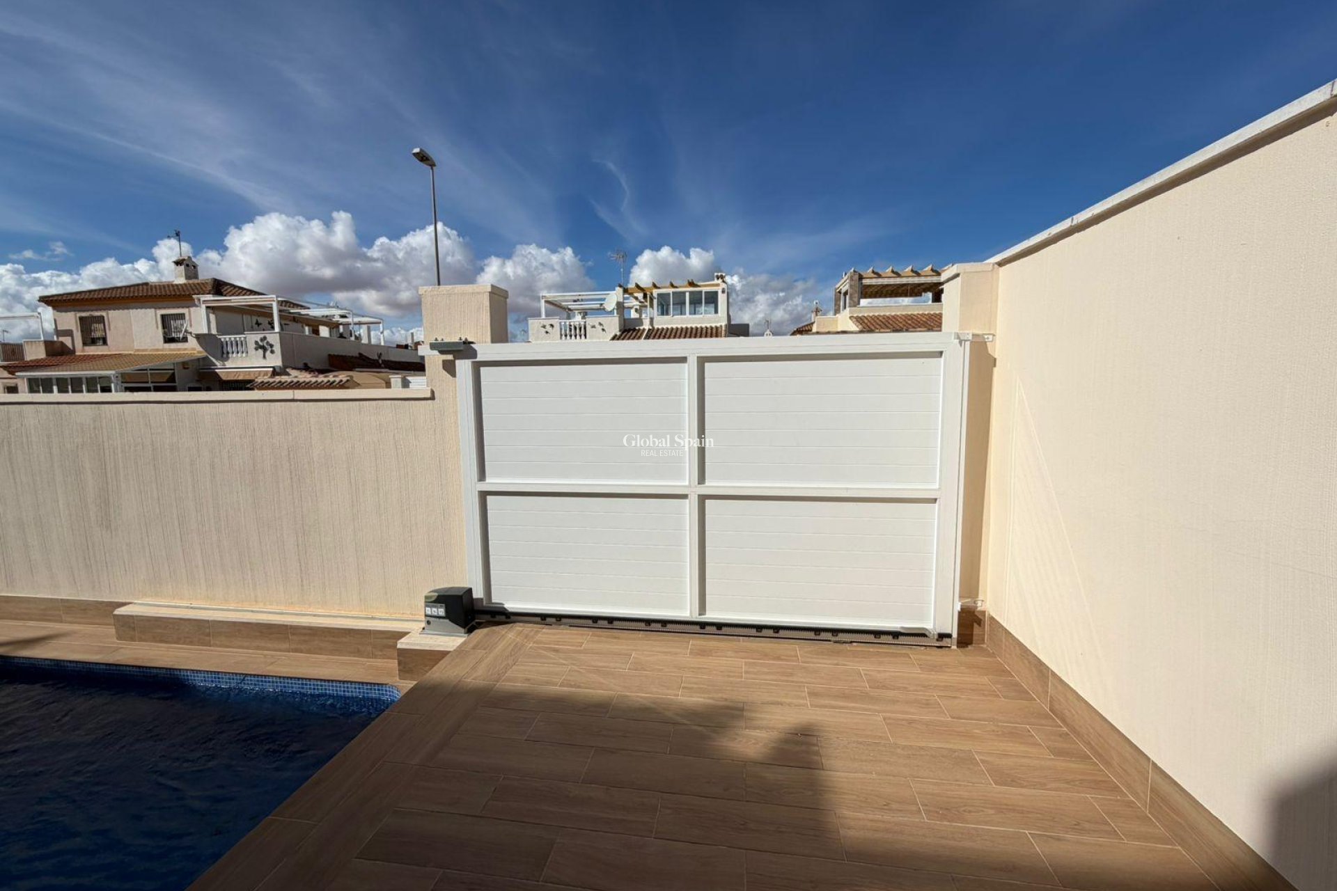 Odsprzedaż - DOM -
TORREVIEJA - Cabo Cervera