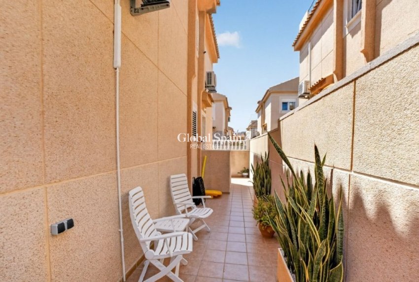 Odsprzedaż - DOM -
TORREVIEJA - Cabo Cervera