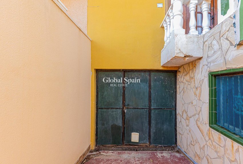 Odsprzedaż - DOM -
TORREVIEJA - Cala de cabo cervera