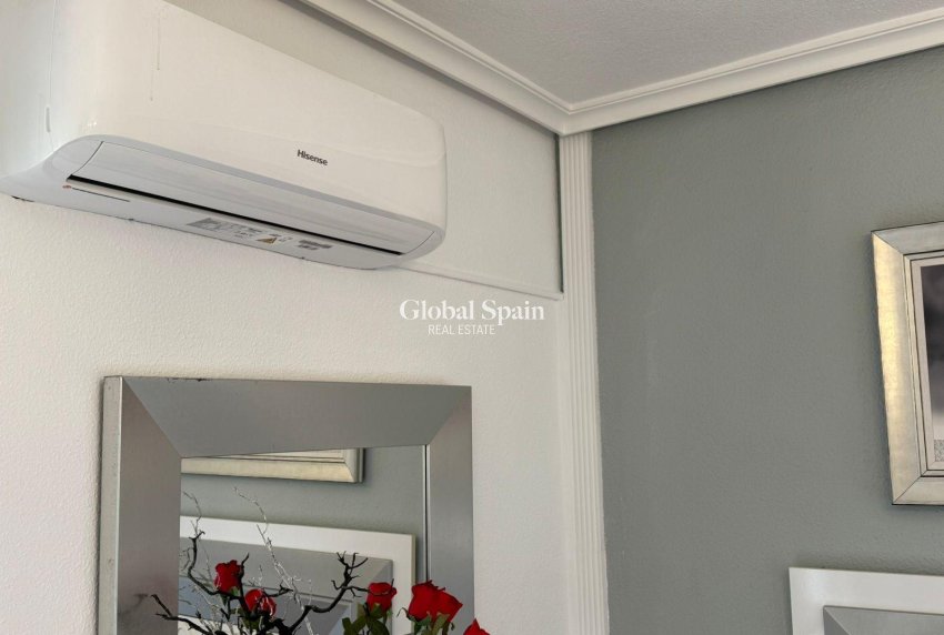 Odsprzedaż - DOM -
TORREVIEJA - Calas blanca