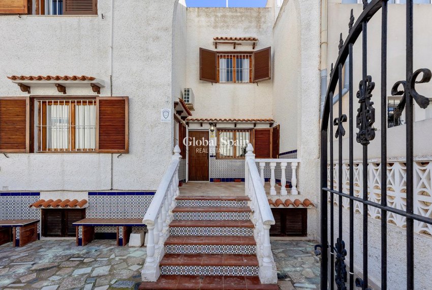 Odsprzedaż - DOM -
TORREVIEJA - Calas blanca