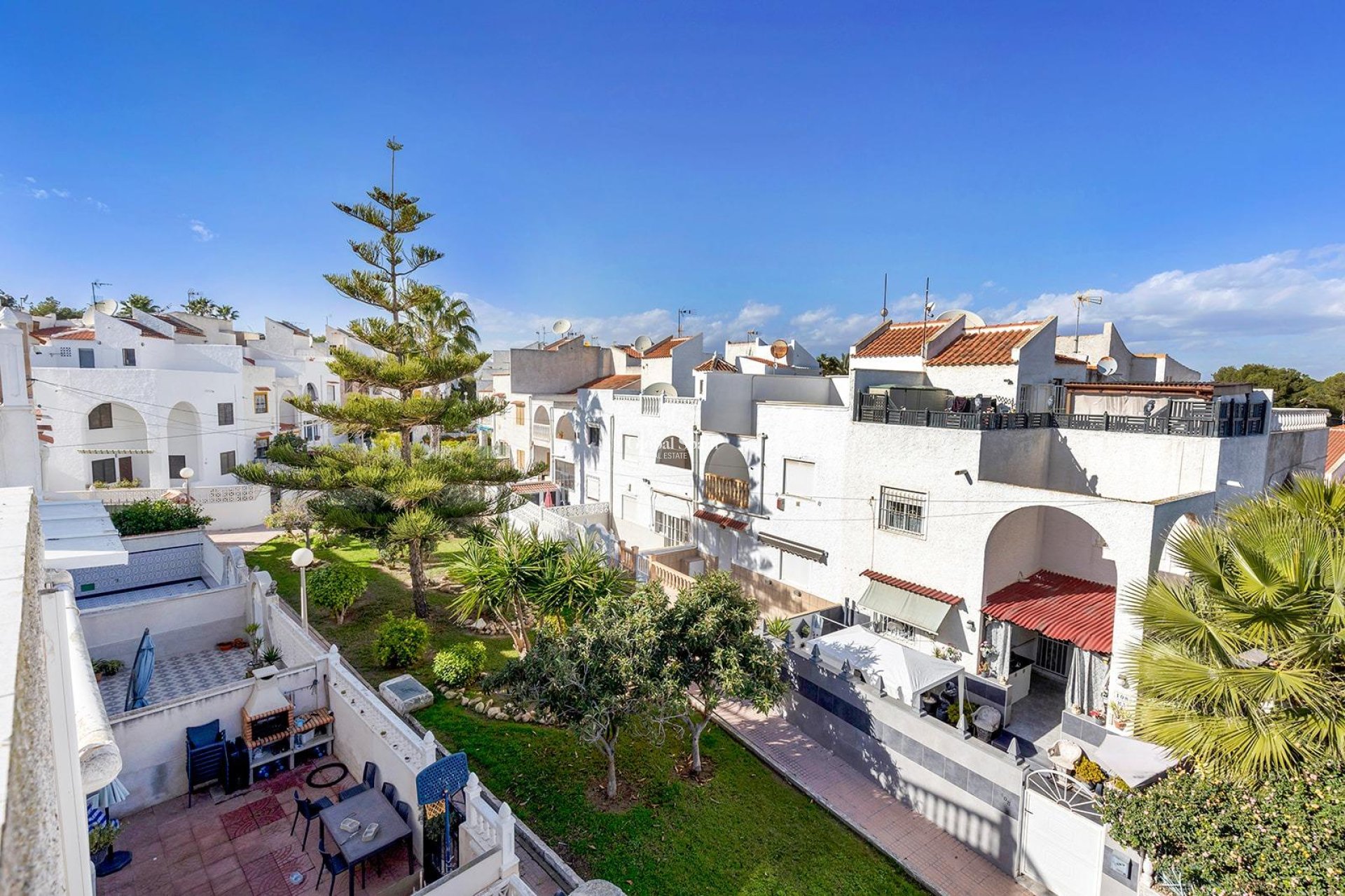 Odsprzedaż - DOM -
TORREVIEJA - Calas blanca