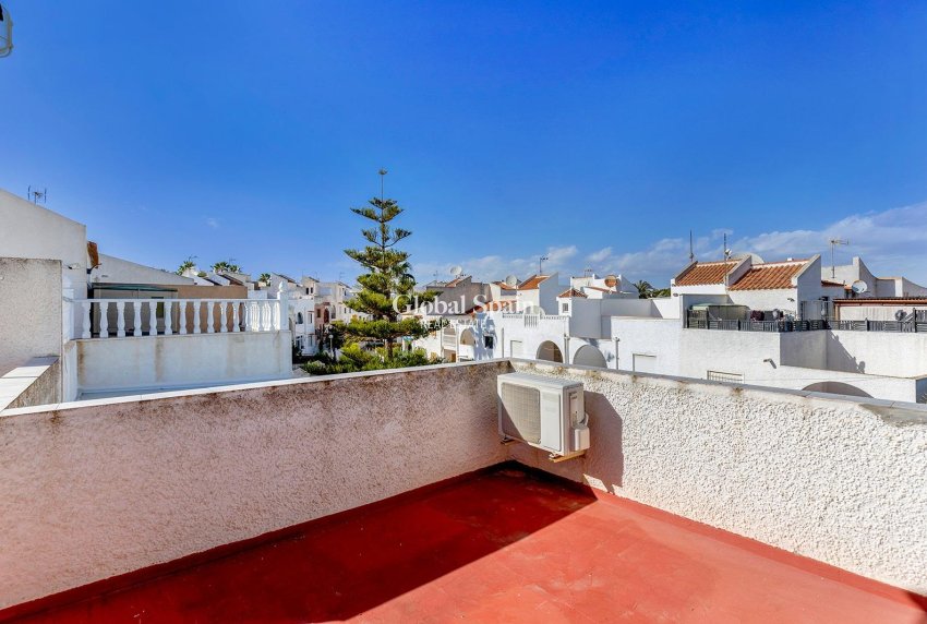 Odsprzedaż - DOM -
TORREVIEJA - Calas blanca