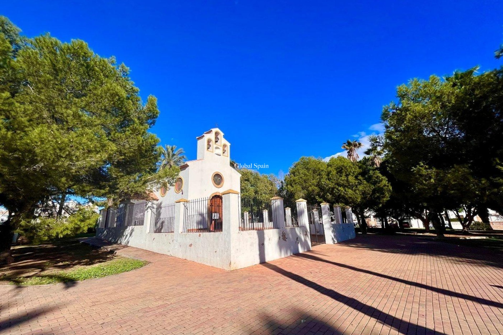 Odsprzedaż - DOM -
TORREVIEJA - Calas blanca