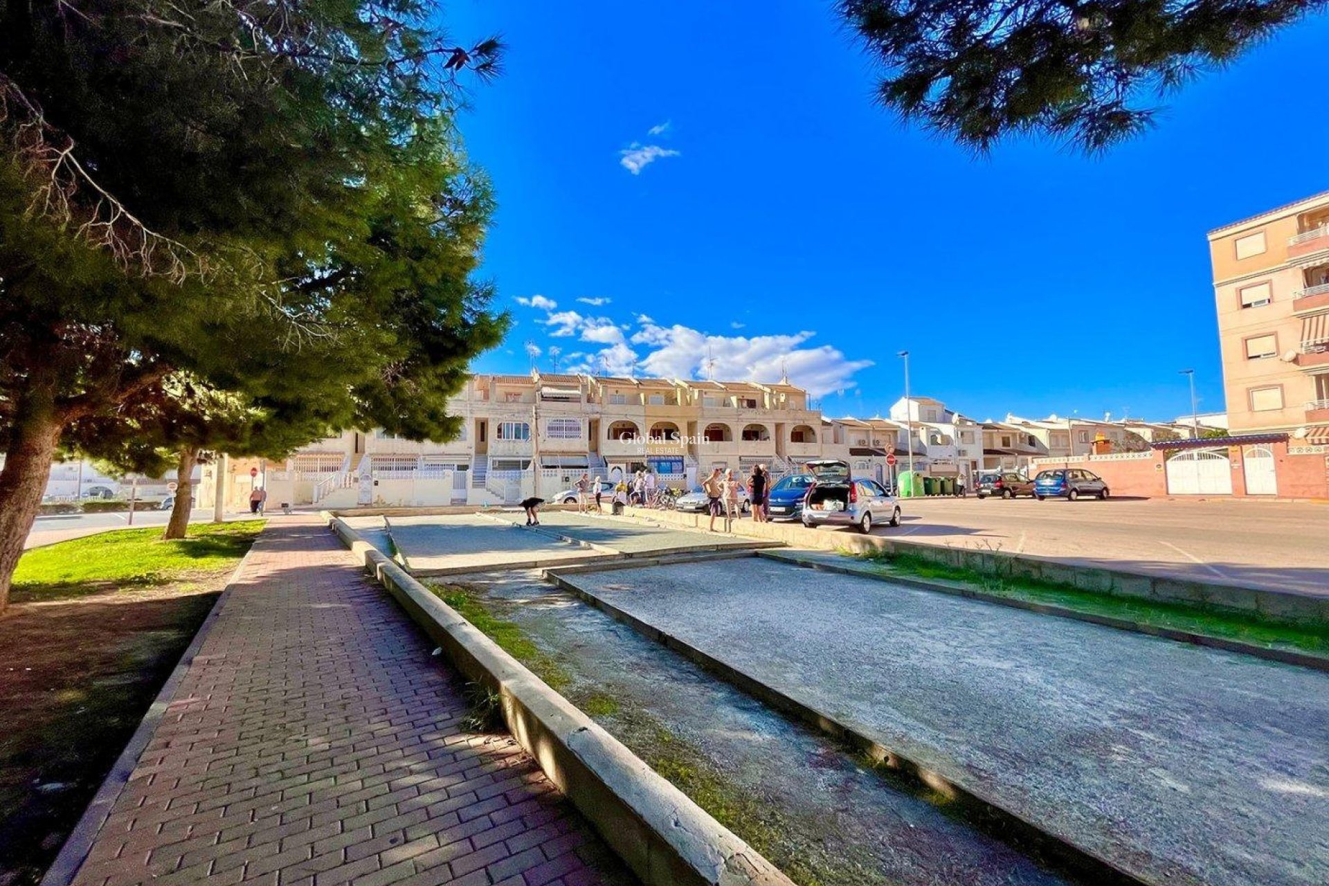 Odsprzedaż - DOM -
TORREVIEJA - Calas blanca