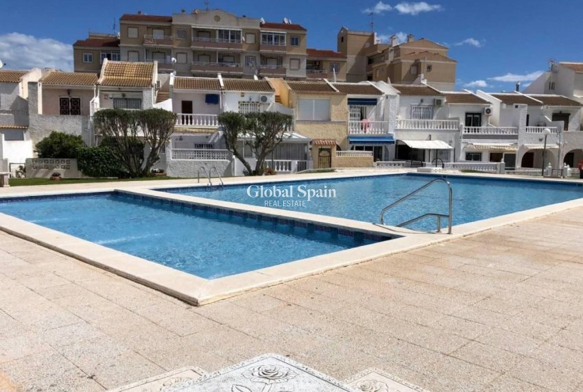 Odsprzedaż - DOM -
TORREVIEJA - Calas blanca