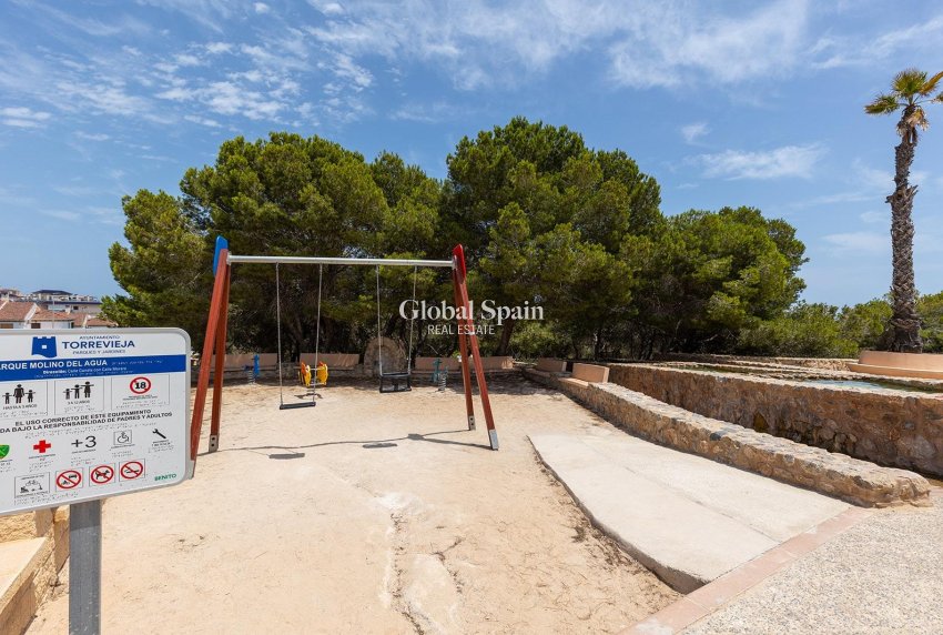 Odsprzedaż - Dom -
TORREVIEJA - Cañada del Molino
