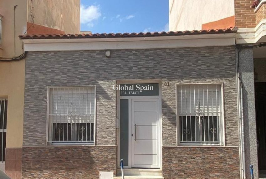 Odsprzedaż - DOM -
TORREVIEJA - Center