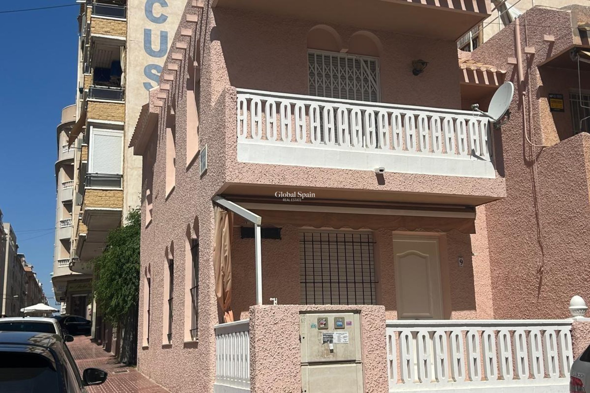 Odsprzedaż - DOM -
TORREVIEJA - Center