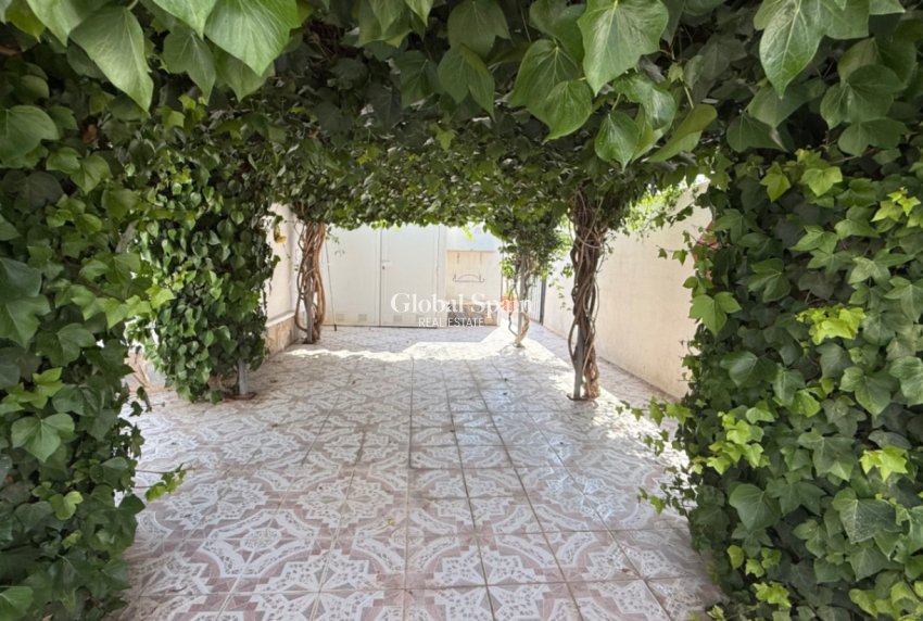 Odsprzedaż - DOM -
TORREVIEJA - Costa Blanca Sur