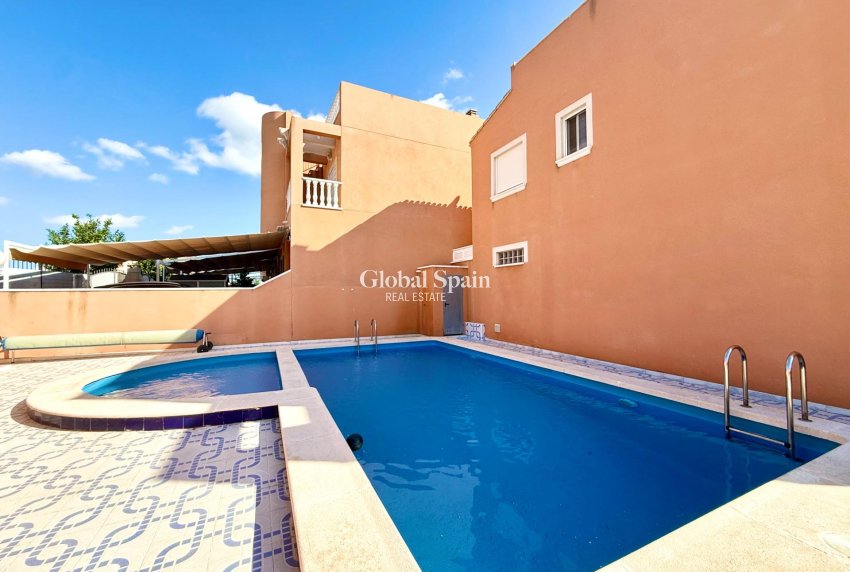 Odsprzedaż - DOM -
TORREVIEJA - El limonar