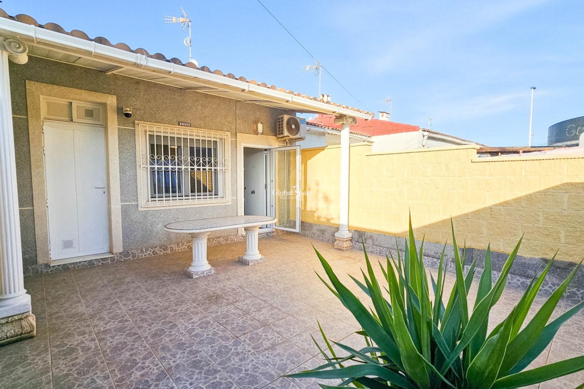 Odsprzedaż - DOM -
TORREVIEJA - El limonar