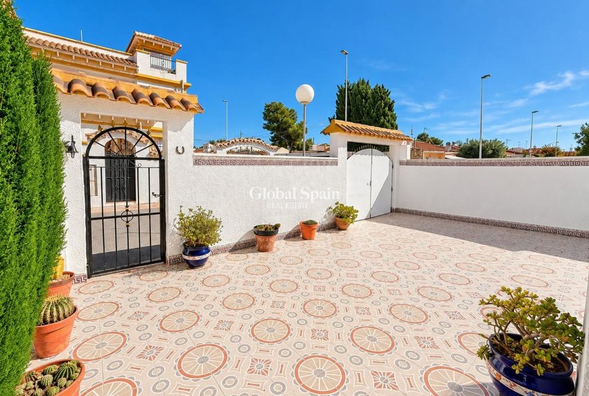 Odsprzedaż - DOM -
TORREVIEJA - El limonar