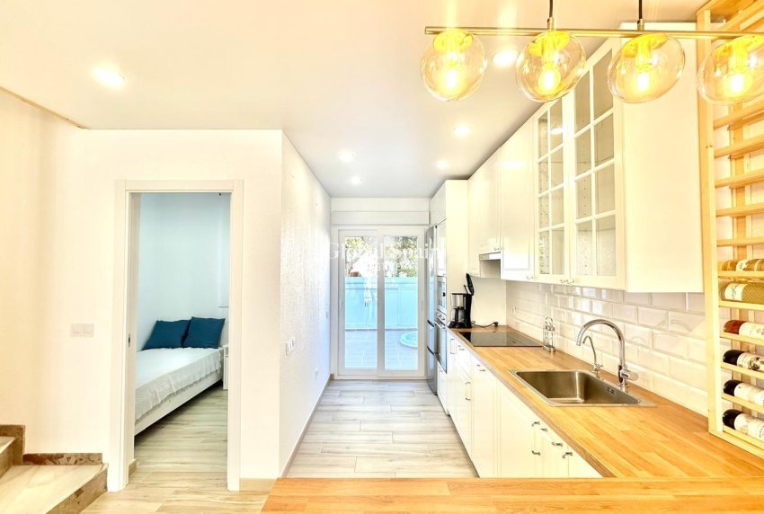 Odsprzedaż - DOM -
TORREVIEJA - Estacion de autobuses