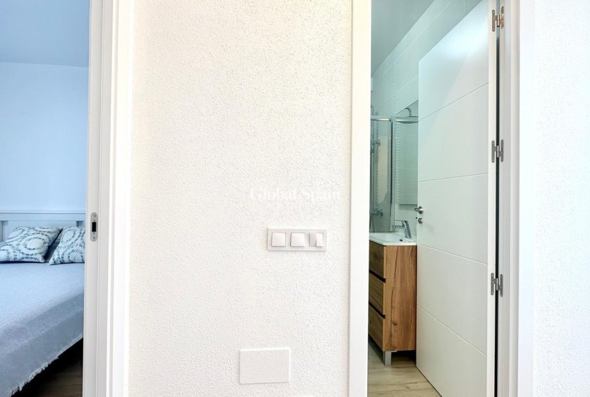 Odsprzedaż - DOM -
TORREVIEJA - Estacion de autobuses