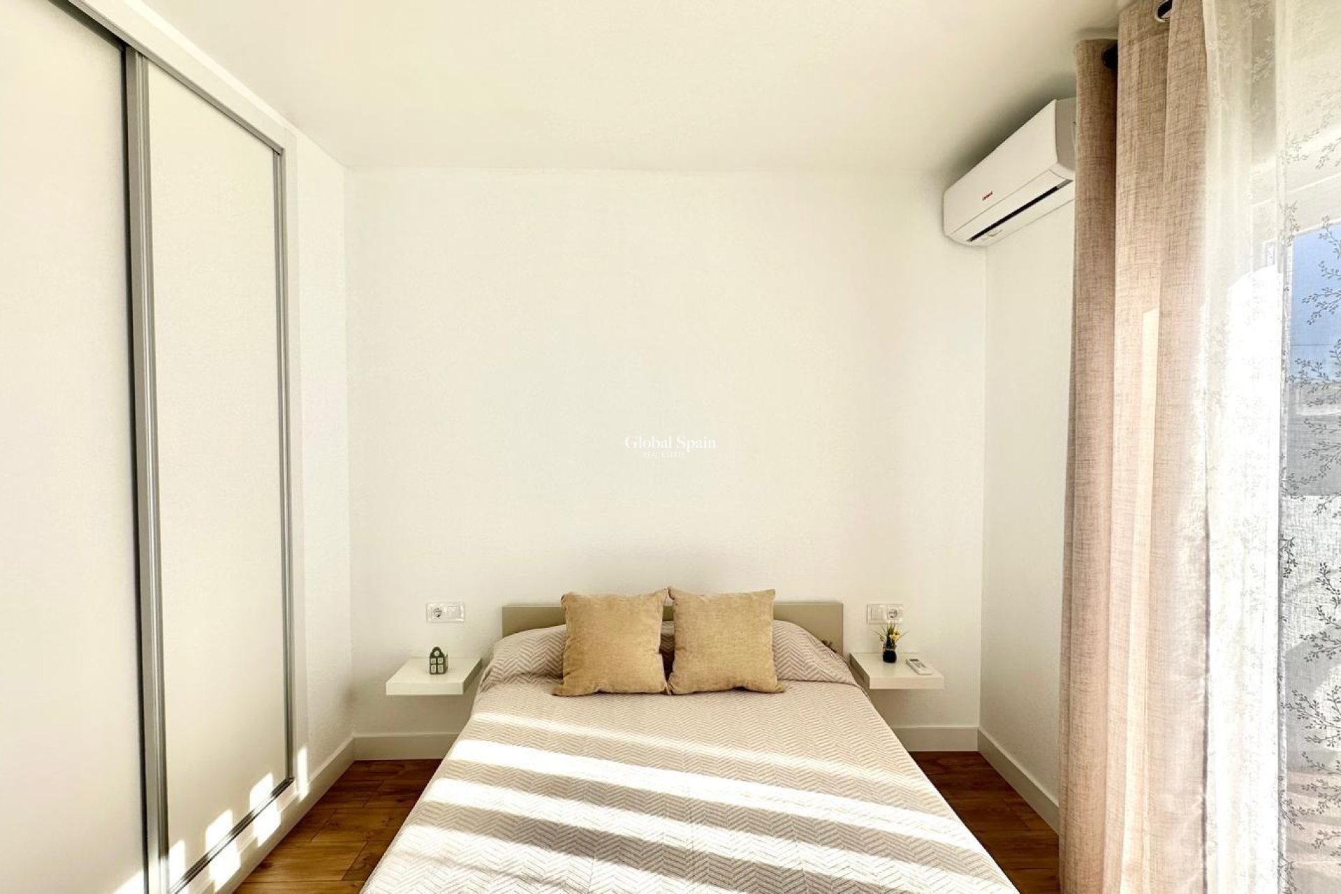 Odsprzedaż - DOM -
TORREVIEJA - Estacion de autobuses