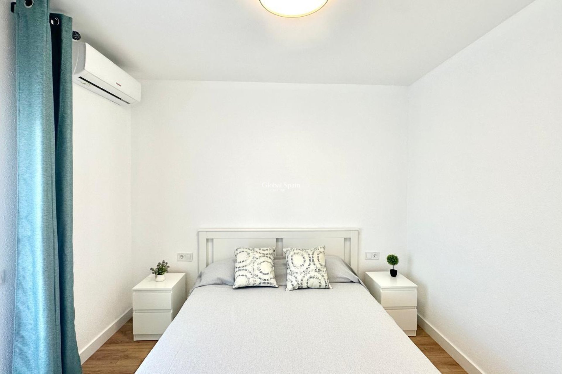 Odsprzedaż - DOM -
TORREVIEJA - Estacion de autobuses