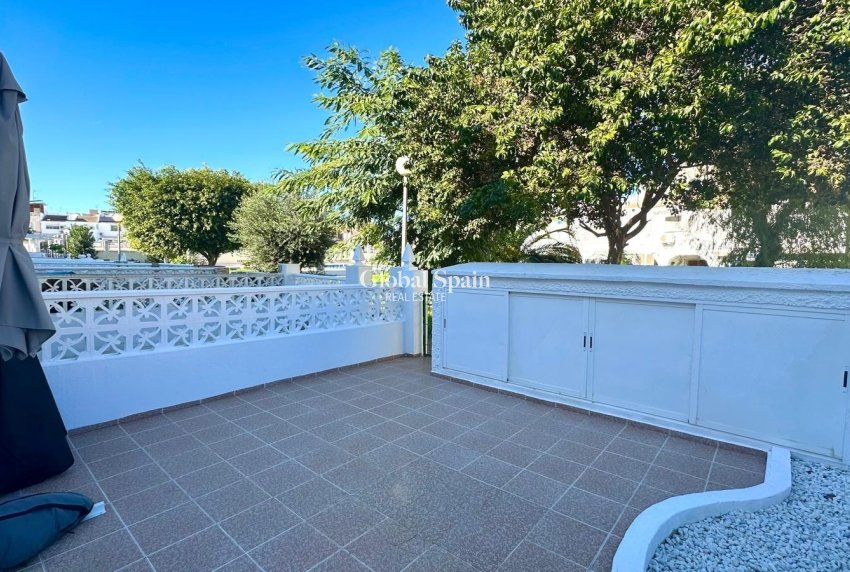 Odsprzedaż - DOM -
TORREVIEJA - Estacion de autobuses