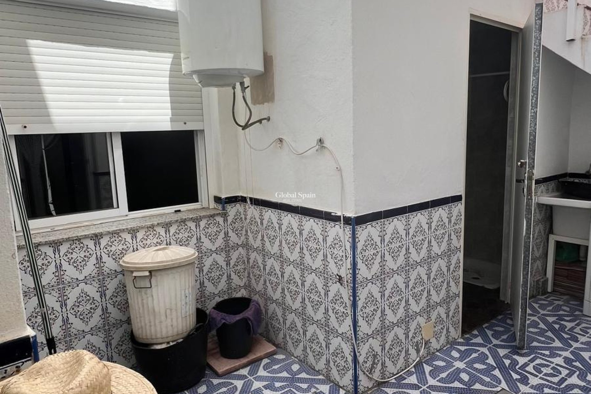 Odsprzedaż - DOM -
TORREVIEJA - Estacion de autobuses