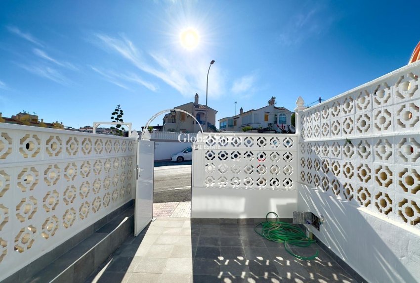 Odsprzedaż - DOM -
TORREVIEJA - La Mata