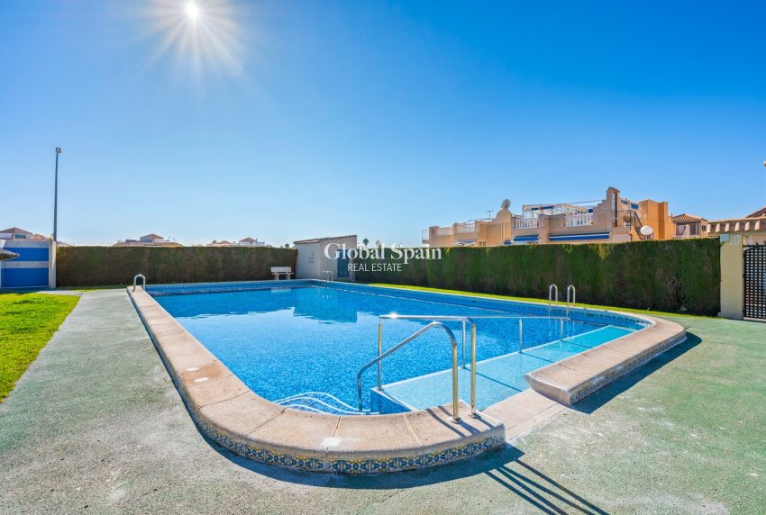 Odsprzedaż - Dom -
TORREVIEJA - La Siesta