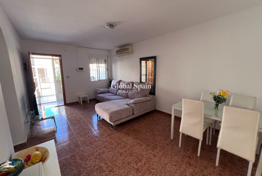 Odsprzedaż - Dom -
TORREVIEJA - La Siesta