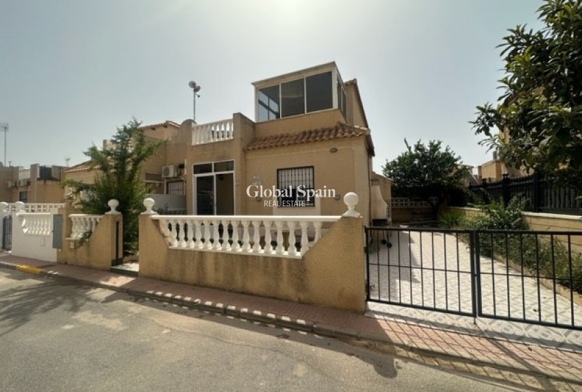 Odsprzedaż - Dom -
TORREVIEJA - La Siesta