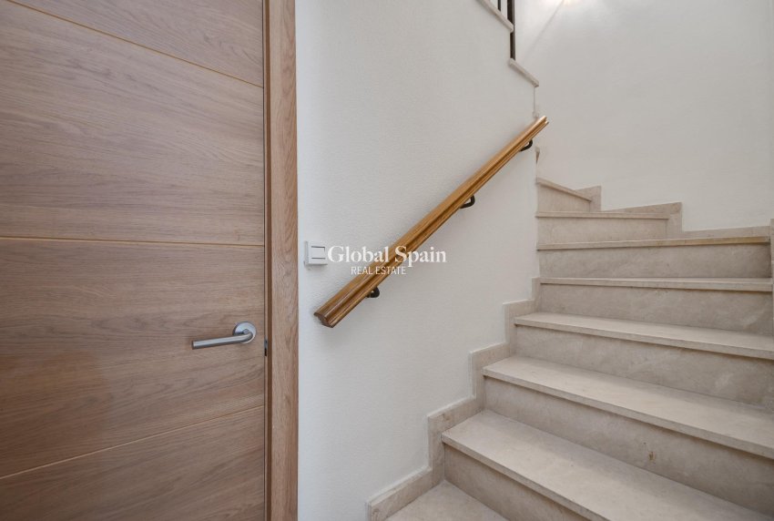 Odsprzedaż - DOM -
TORREVIEJA - La Veleta