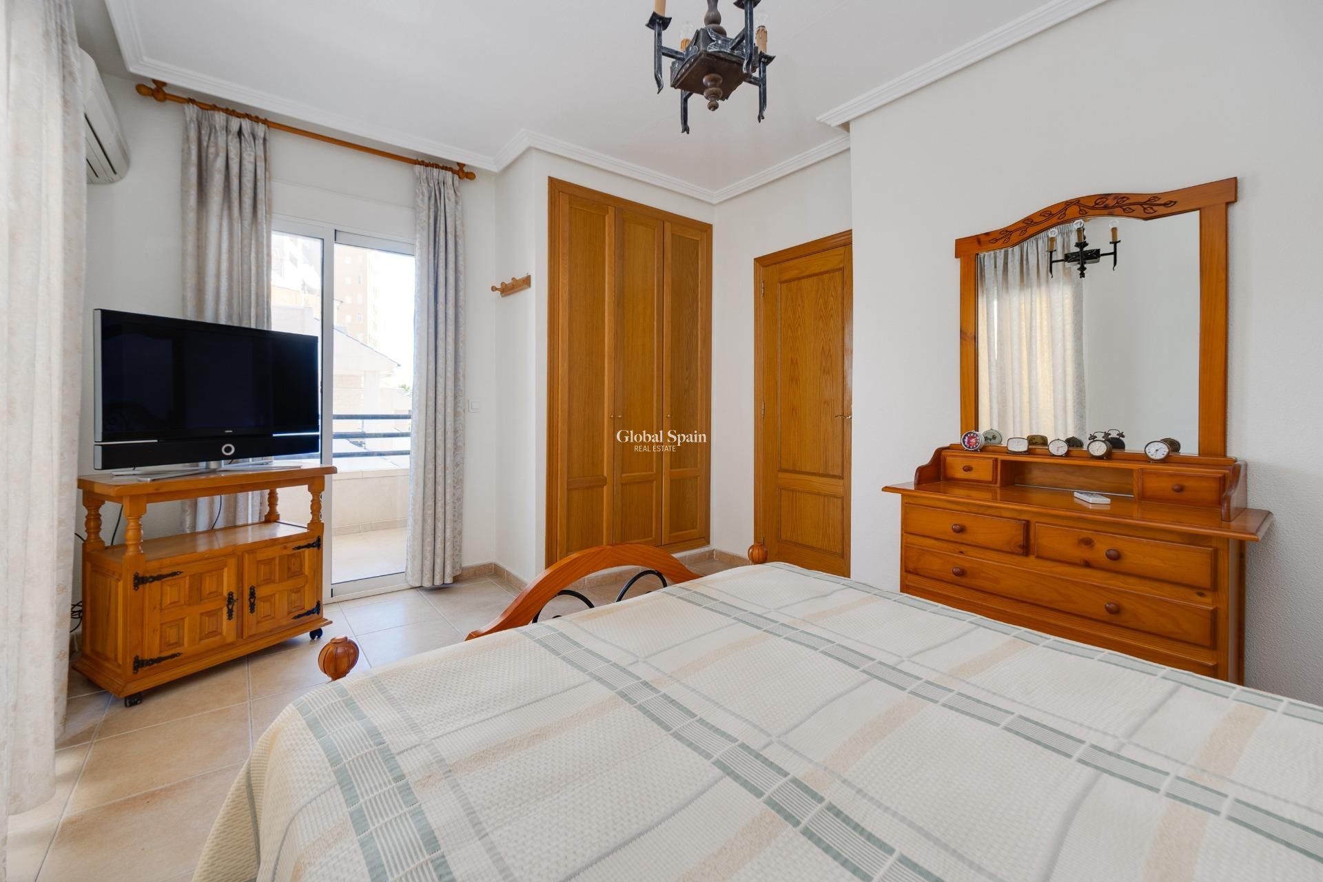 Odsprzedaż - DOM -
TORREVIEJA - La Veleta