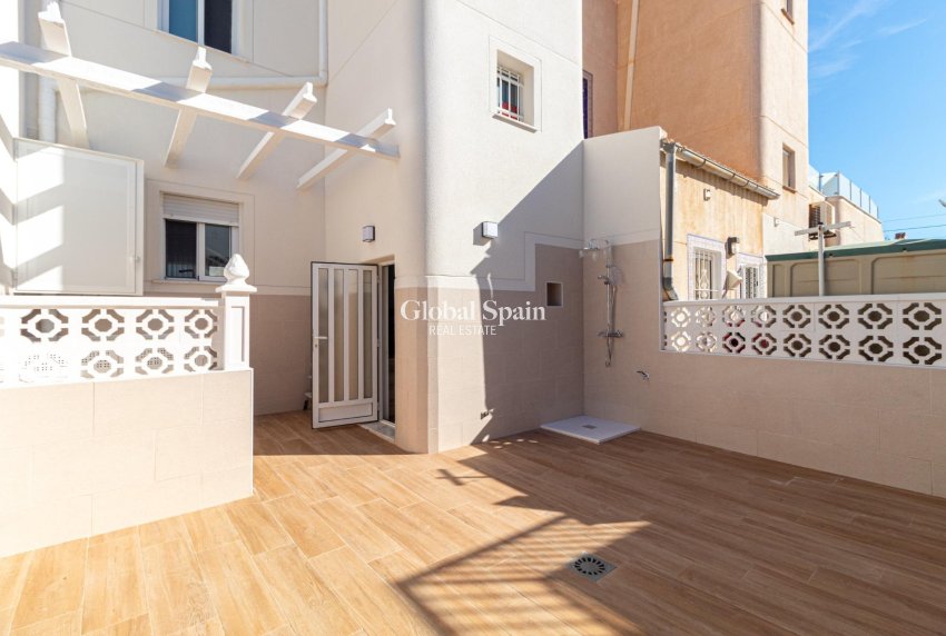 Odsprzedaż - DOM -
TORREVIEJA - Los Frutales