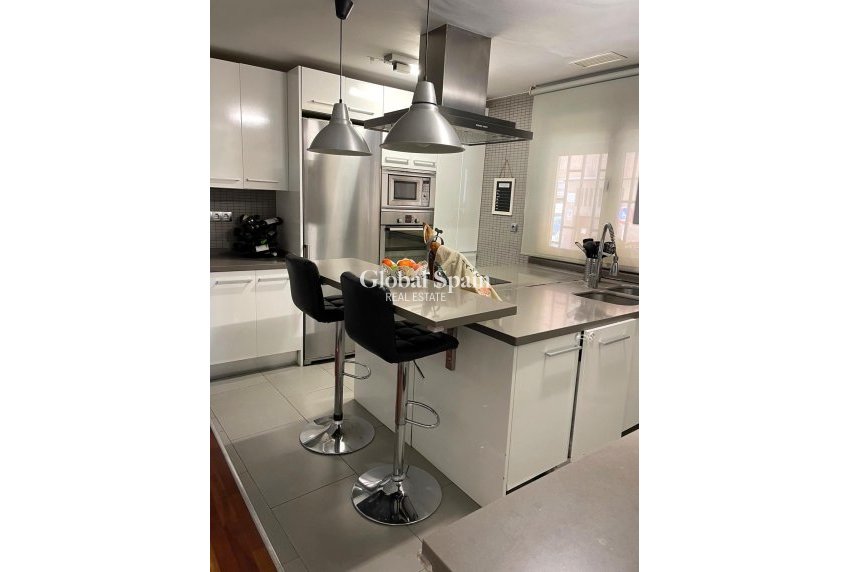 Odsprzedaż - DOM -
TORREVIEJA - Playa del Cura