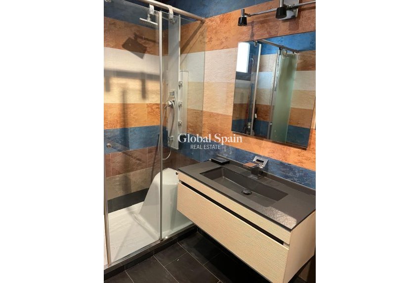 Odsprzedaż - DOM -
TORREVIEJA - Playa del Cura