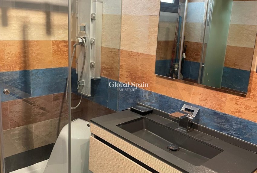 Odsprzedaż - DOM -
TORREVIEJA - Playa del Cura