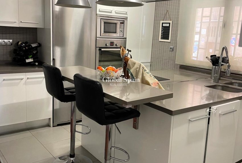 Odsprzedaż - DOM -
TORREVIEJA - Playa del Cura
