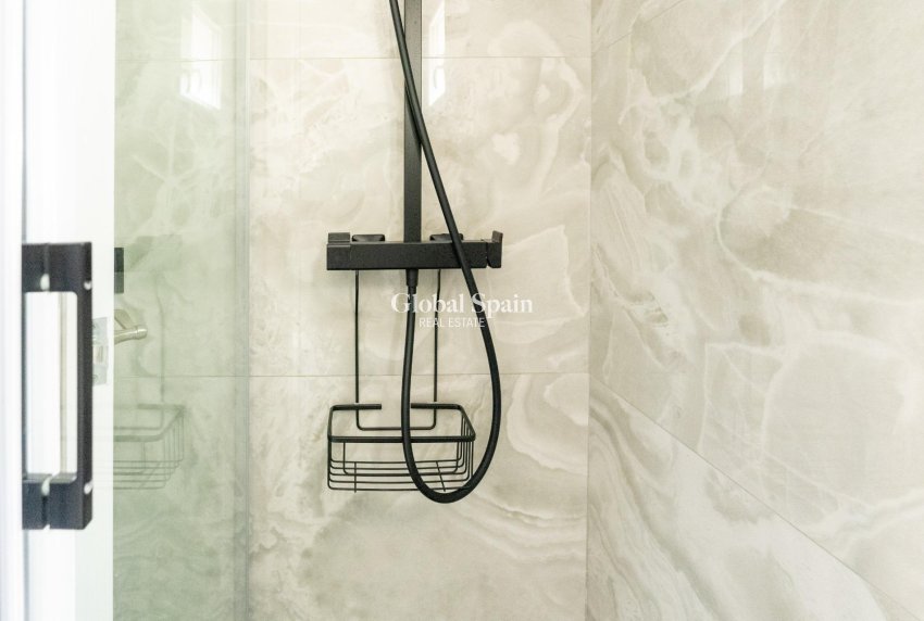 Odsprzedaż - DOM -
TORREVIEJA - Punta Prima